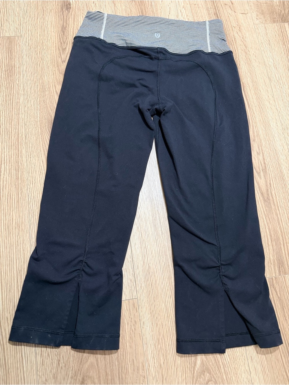 Lululemon Gather and Crow Crop Womens 8 Black Striped Waistband Vintage